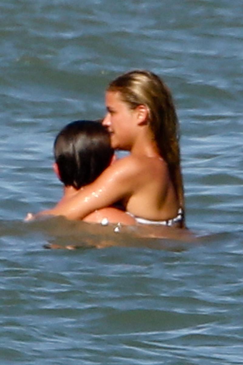 Leonardo DiCaprio Shirtless Beach New Girlfriend Nina Agdal
